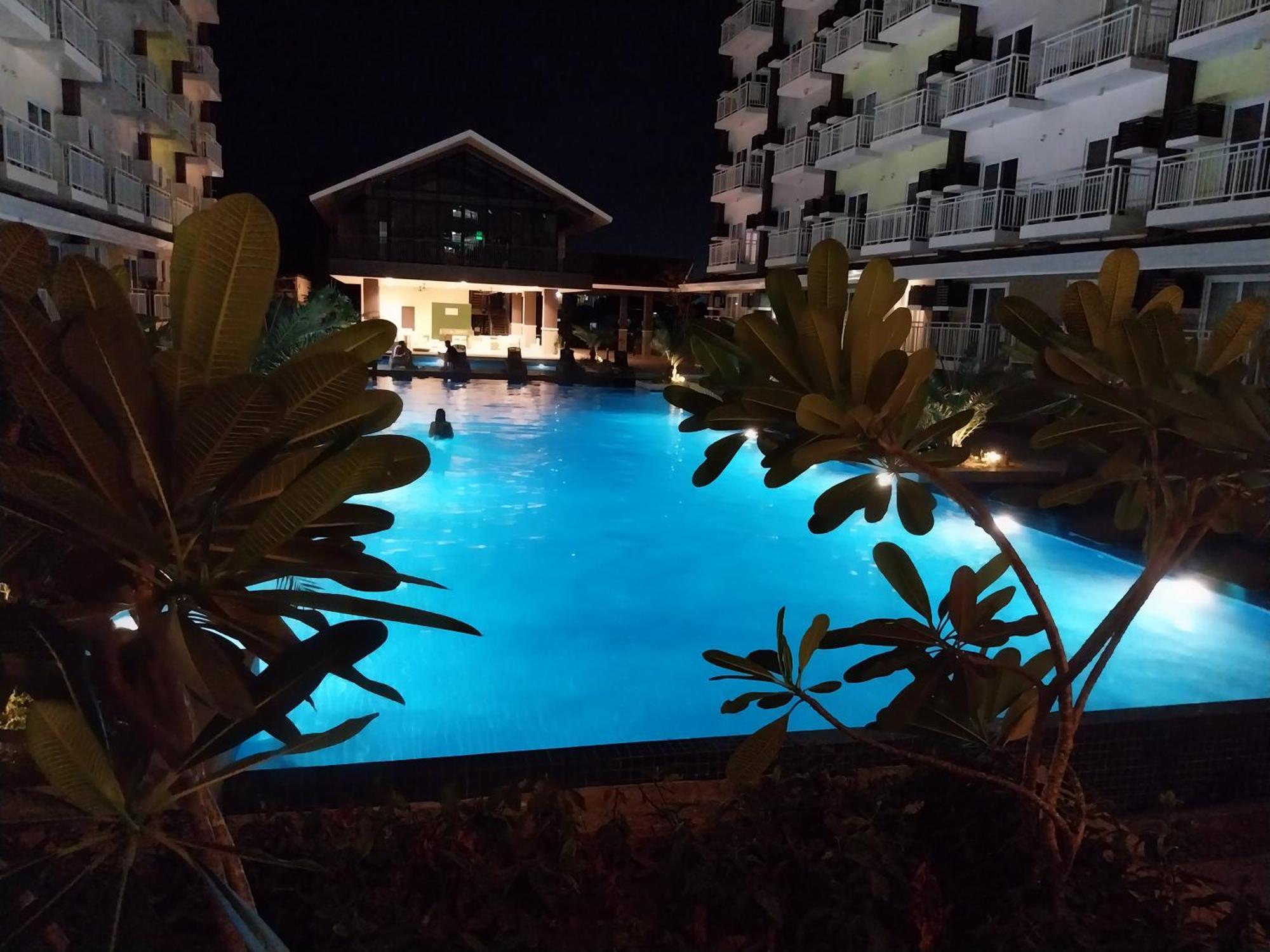 Stay And Fly At Amani Grand Resort Residences マクタン エクステリア 写真